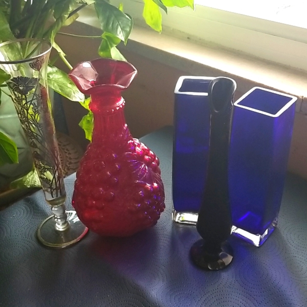 Lot of 5 vases.